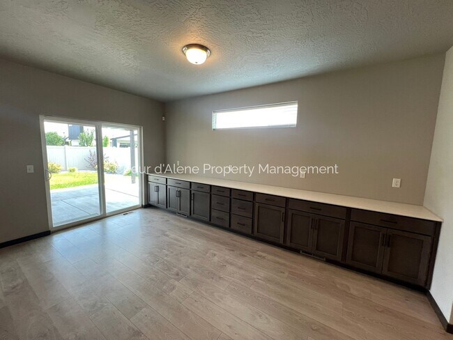 Building Photo - 3 bed house in Woodbridge