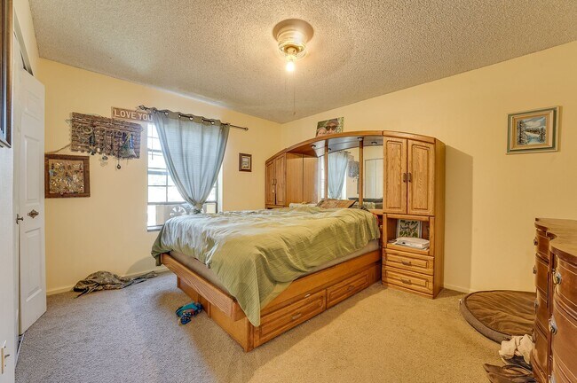 Building Photo - 4 bed, 2 bath Home in Central Fort Collins