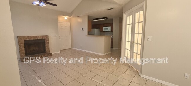 Building Photo - 956 Forest Ridge Ct