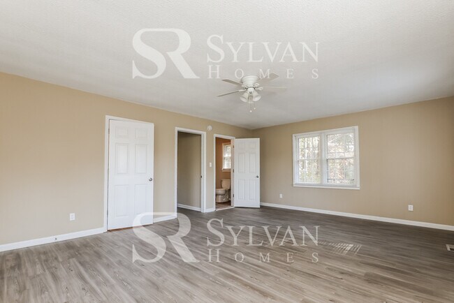 Building Photo - This charming home is ready for you!