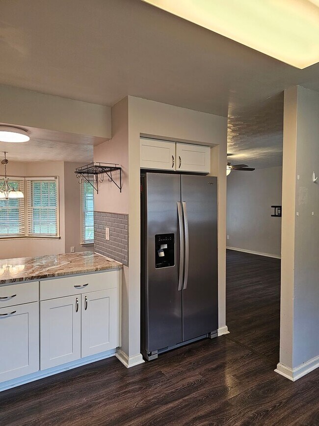 Building Photo - 803 Haskins Dr