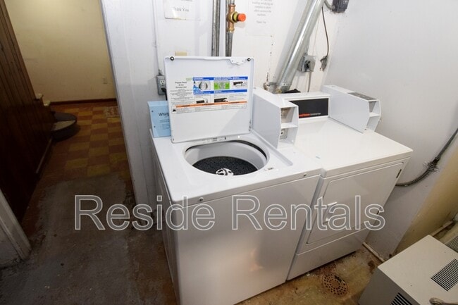 Building Photo - 686 Darwin Ave