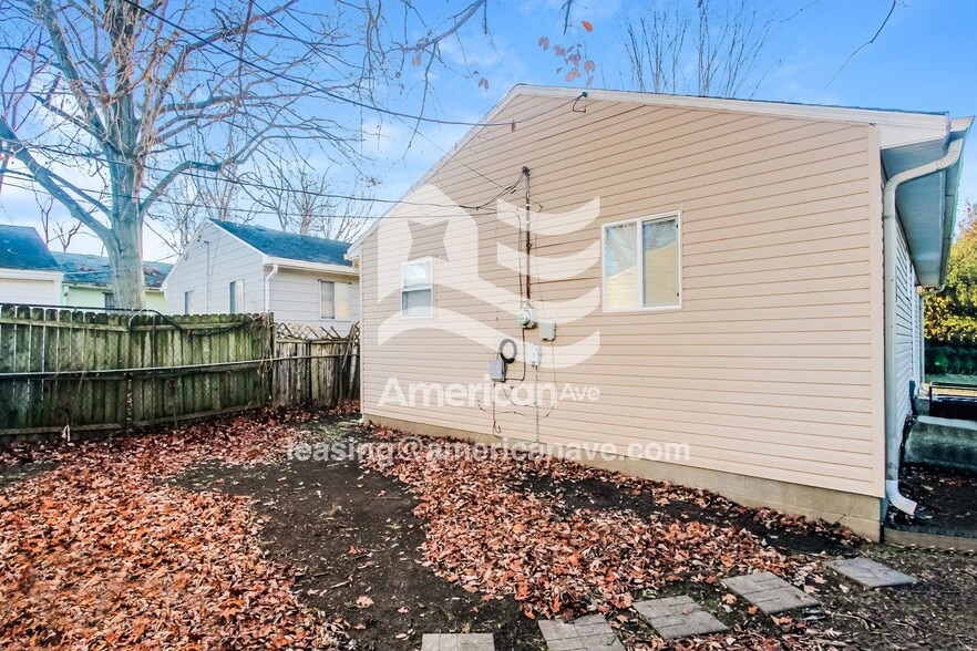 Building Photo - 3135 Forest Manor Ave