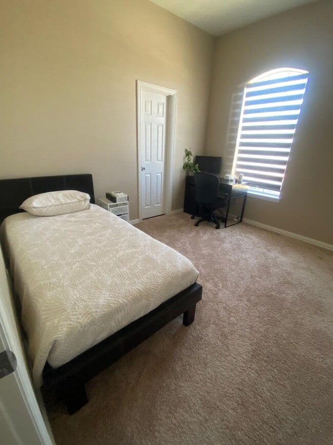 Building Photo - 2502 Younger Ct