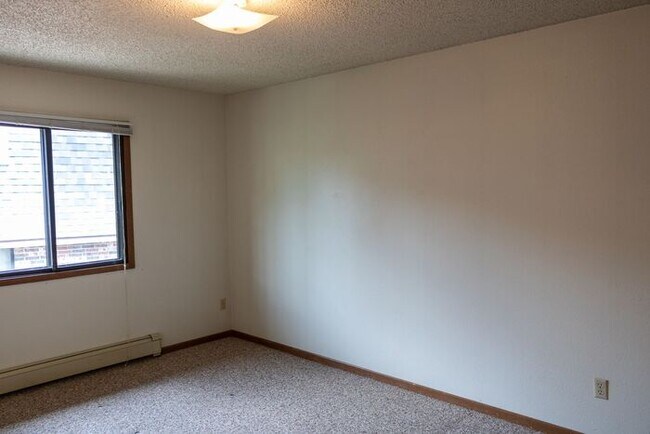 Building Photo - $1,195 | 2 Bedroom, 1 Bathroom Condo | Cat...