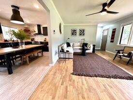 Building Photo - 289 Yellow Creek Dr