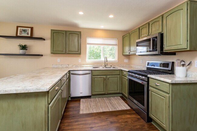 Building Photo - Spacious Corner Lot Gem in Ridgeview at St...