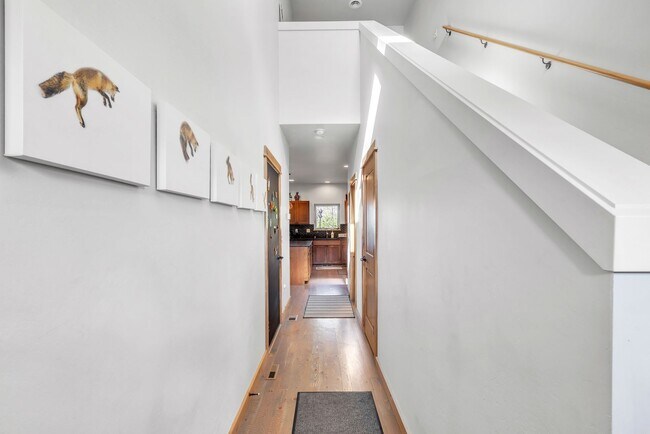 Building Photo - Furnished townhome w/ 2-car garage, backyard & EV charging