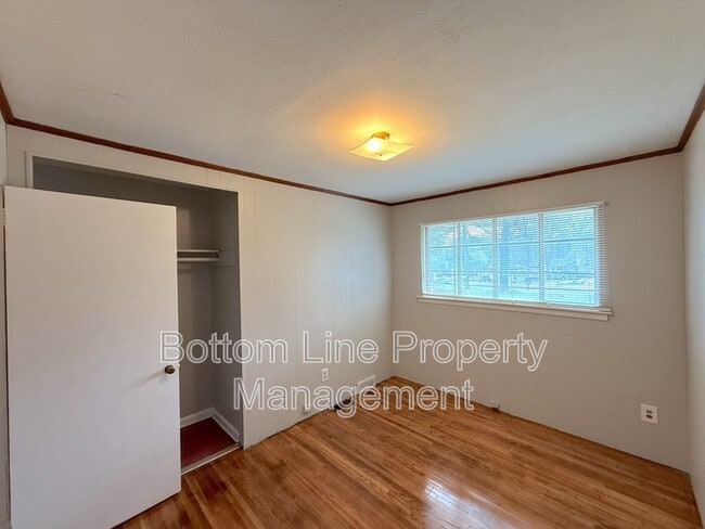 Building Photo - 5530 Radford Ave