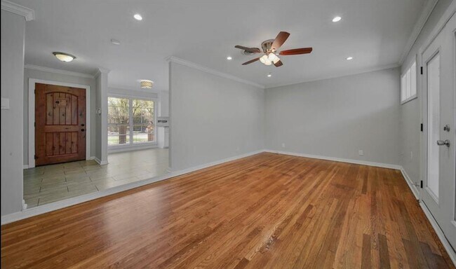 Building Photo - 5002 Lamonte Ln