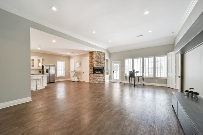 Building Photo - 9660 Fairdale Ln