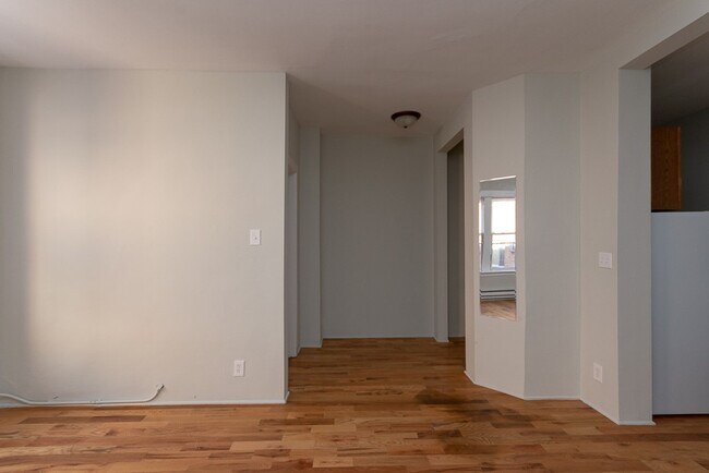 Building Photo - 457 W Melrose St