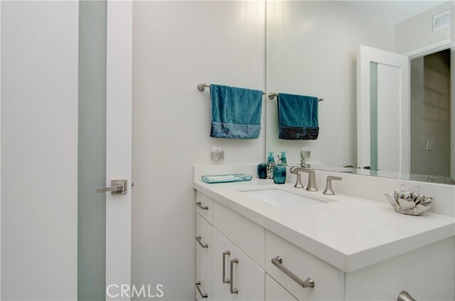 Building Photo - 200 Paris Ln