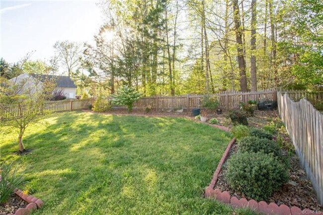 Building Photo - Beautifully maintained home in Birkdale with hardwood floors throughout 1st floor.