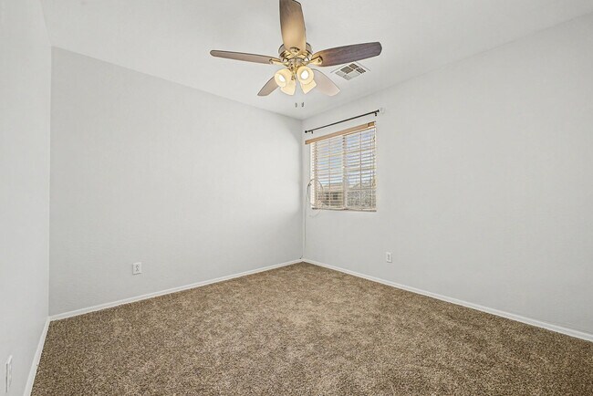 Building Photo - 7042 W Mercer Ln