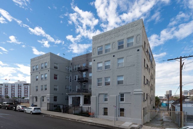Building Photo - Carondelet Apartments