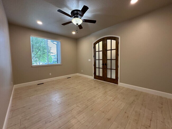 Building Photo - Single Family Home on Ranches Golf Course ...