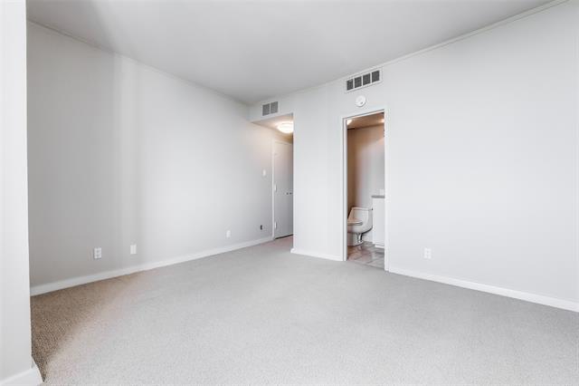 Building Photo - 6211 W Northwest Hwy