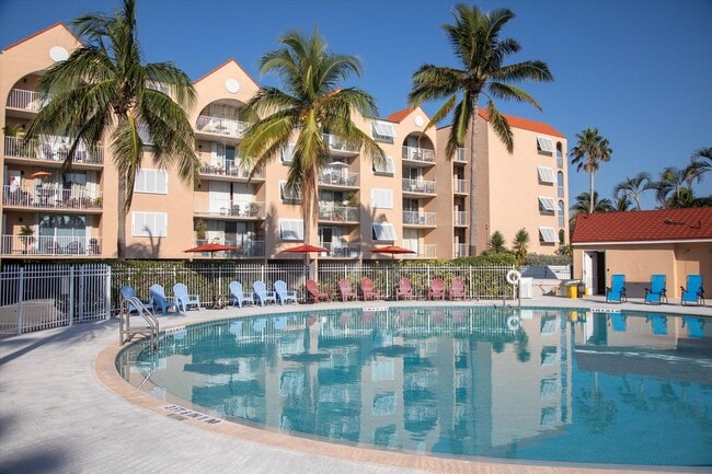 Building Photo - 2 Bedroom 2 bathroom condo available!