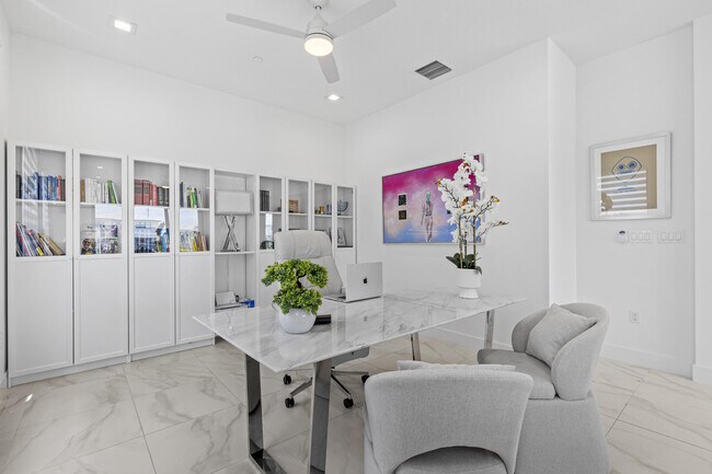 Building Photo - 12884 Wingspan Ct