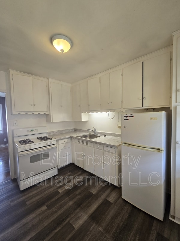 Building Photo - 528 S Glendale St