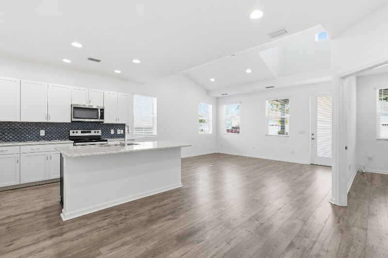 Building Photo - 8632 Tropics Ave