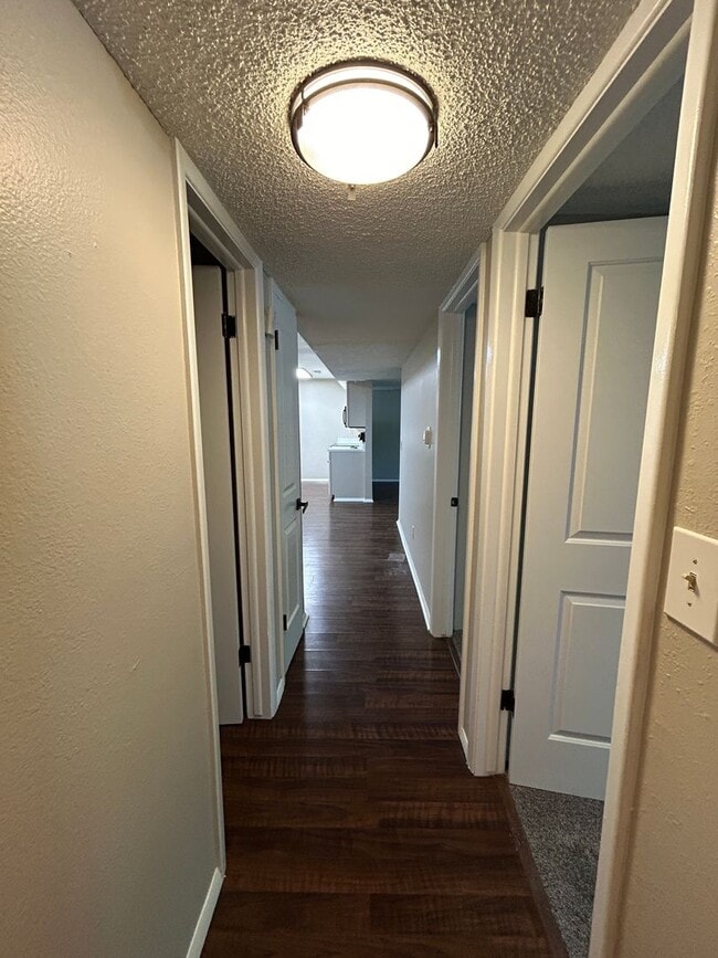 Building Photo - 1608 Cottonwood Dr
