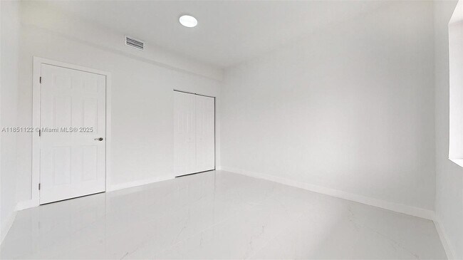 Building Photo - 917 SW 135th Ct