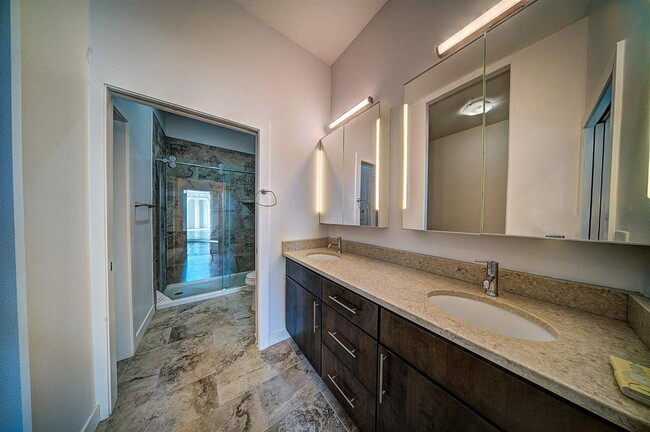 Building Photo - 704 American Pharaoh Dr