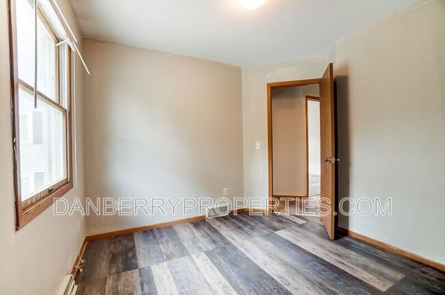 Building Photo - 3164 Kylemore Rd