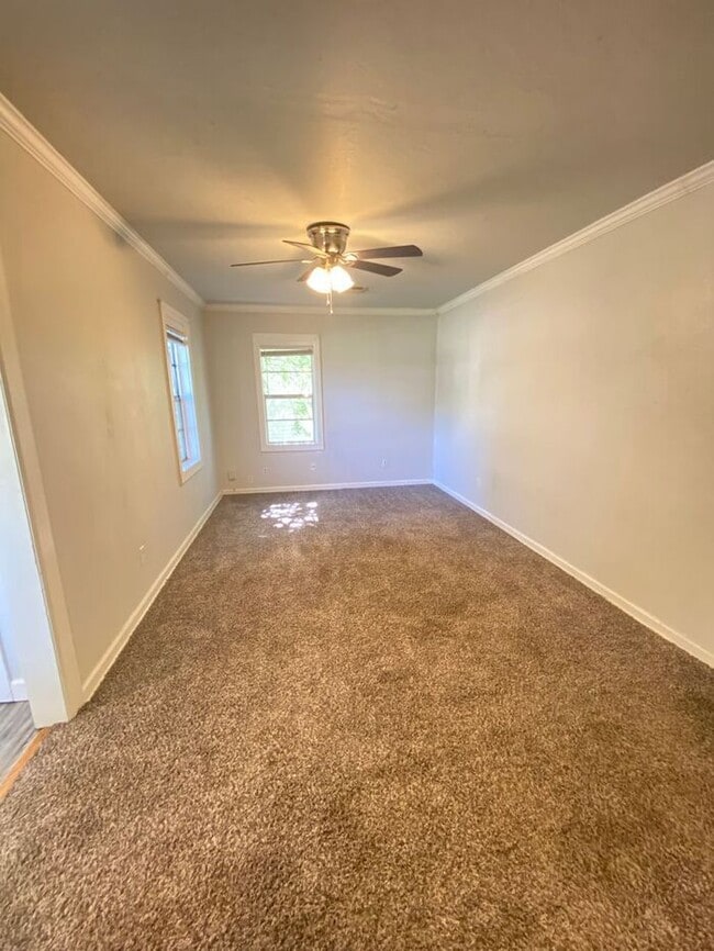Building Photo - Cute 3 Bed 1 Bath Near Tinker AFB