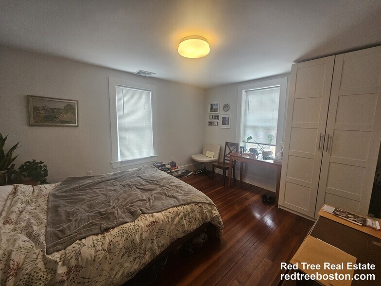 Building Photo - 7 Riverside Pl