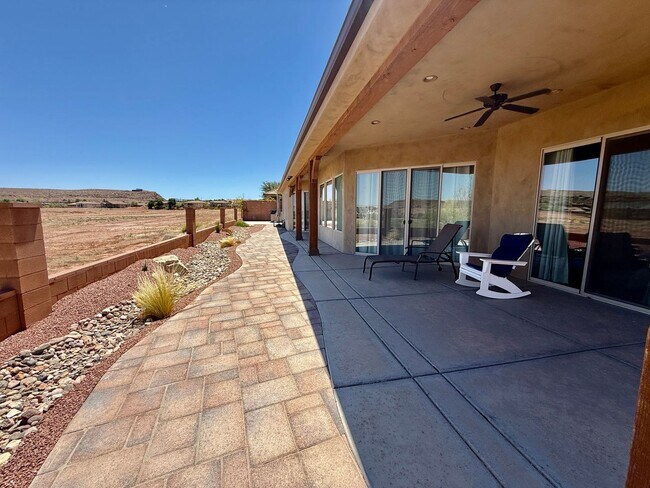 Building Photo - Beautiful Five-Bedroom Home in Tonaquint V...
