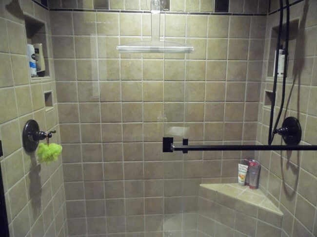 Building Photo - 1305 Amherst Dr