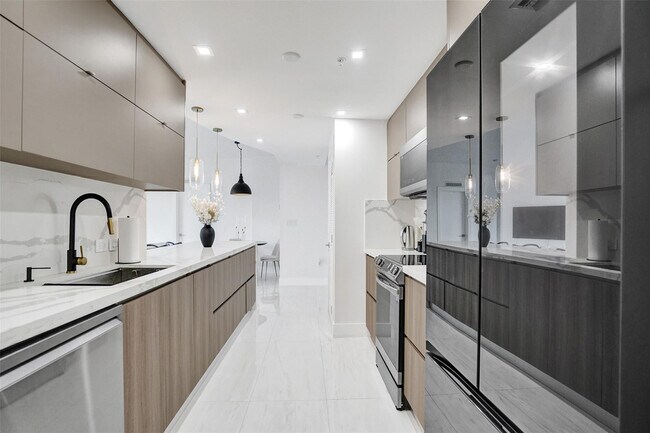 Building Photo - 3000 NE 188th St