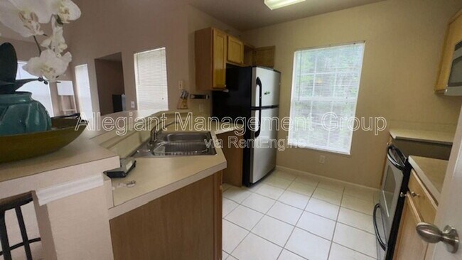 Building Photo - 9117 Lee Vista Blvd