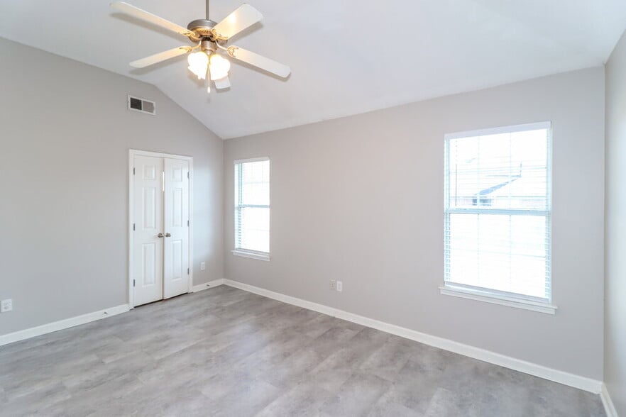Building Photo - 9887 Wynngate Dr