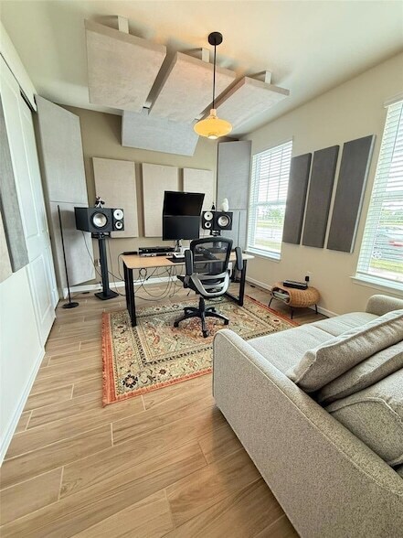 Building Photo - 3158 Voyager Ave
