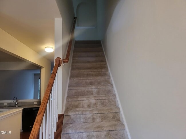 Building Photo - 100 Stratford Lakes Dr