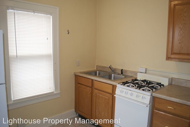 Building Photo - 224 Lyon St NE