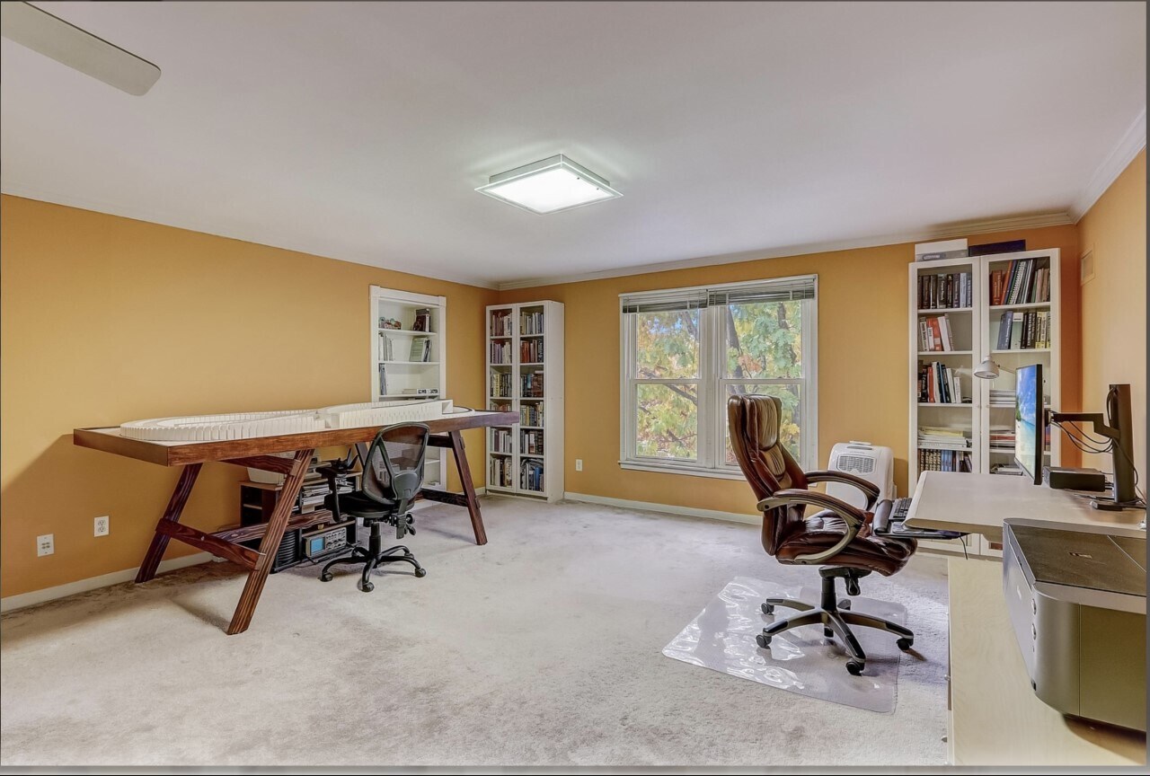 Building Photo - 909 Winchester Ct