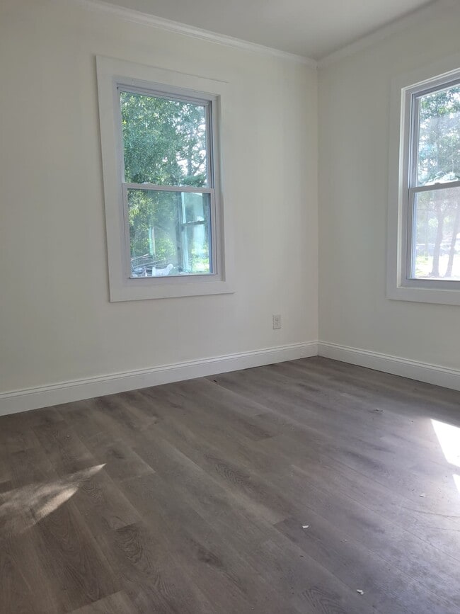 Building Photo - 1010 N Main St