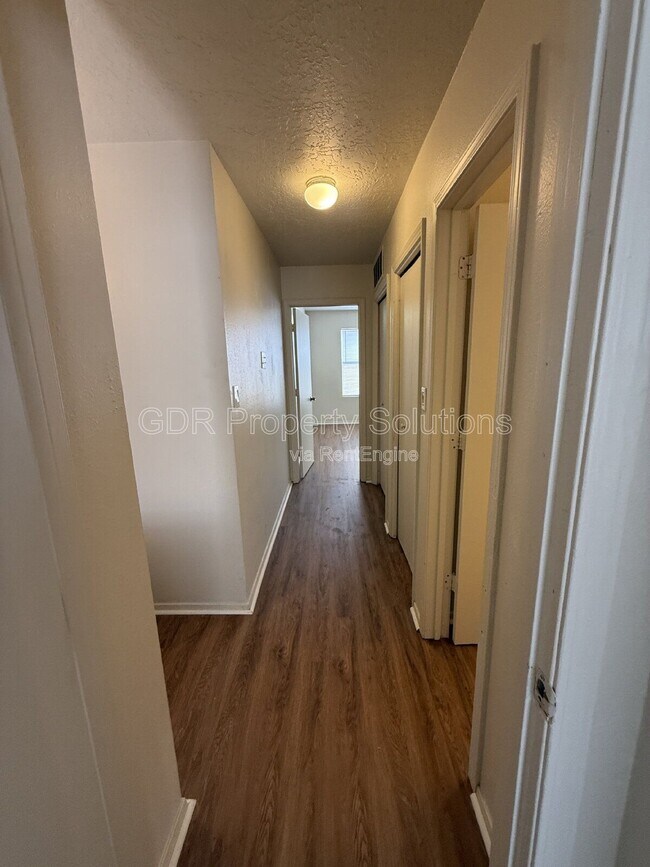 Building Photo - 1928 Buena Vista Dr SE