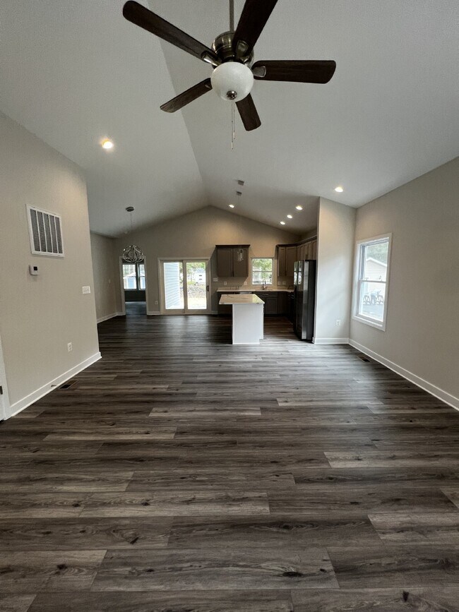 Building Photo - 38 Meadow View Ln