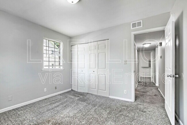 Building Photo - 3811 Carpenter Dr