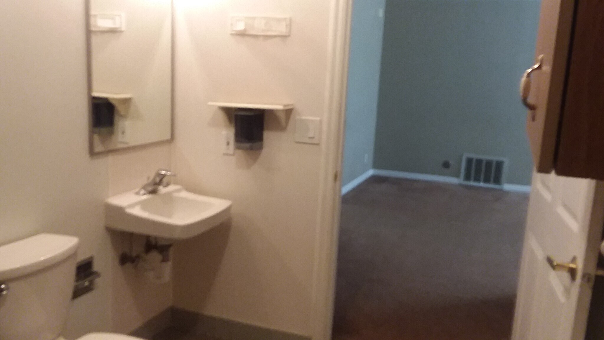 bath - 375 W Pine St
