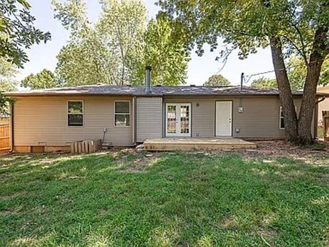 Building Photo - 3 Bed 2 Bath 2 Car Garage 1/2 off 1st Months Rent