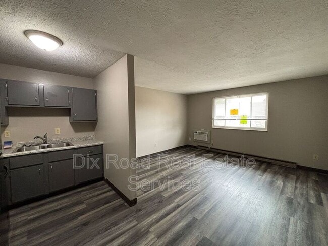 Building Photo - 430 Bellbrook Ave