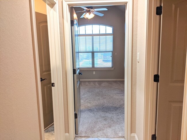 Building Photo - 3 Bed 3 Bath Townhome in Summit Crossing for Fall 2026 Move In!