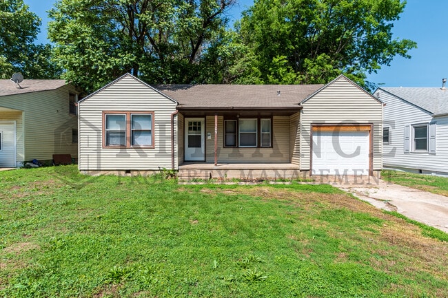 Primary Photo - 709 S Pinecrest St